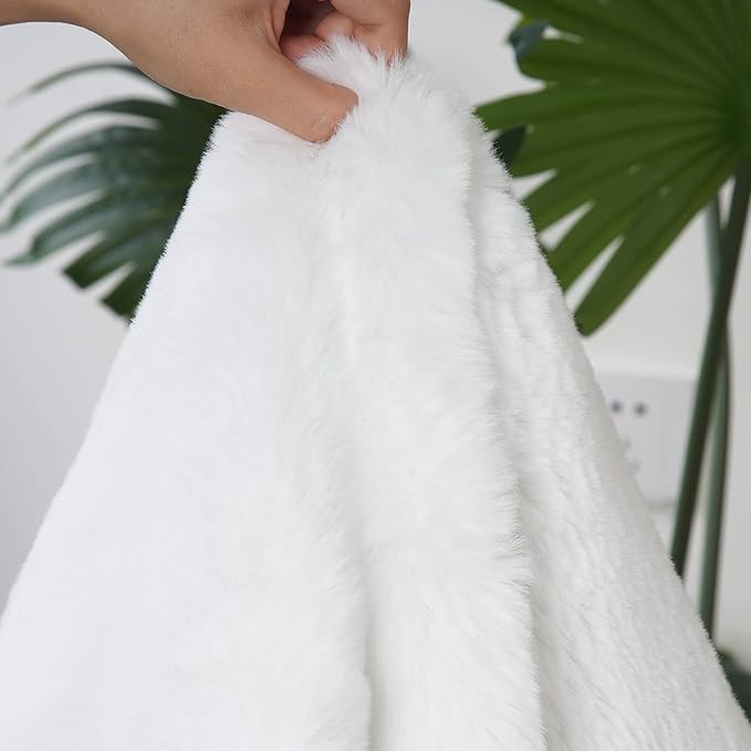 Ghouse Ultra Soft Faux Rabbit Fur Rug 5x7, Machine Washable Area Rugs for Bedroom Fluffy Rugs for Living Room, no-Shedding Carpet Sheepskin Rug White