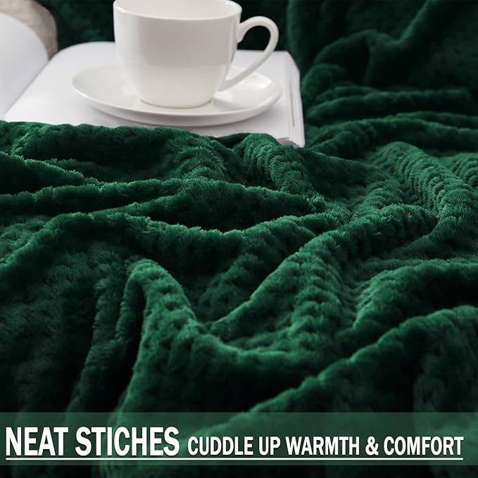 Exclusivo Mezcla Fleece Bed Blanket Twin Size, Super Soft and Warm Blankets for Couch, Sofa and Bed Waffle Textured, Cozy, Fuzzy and Lightweight (Forest Green, 90x66 Inches)