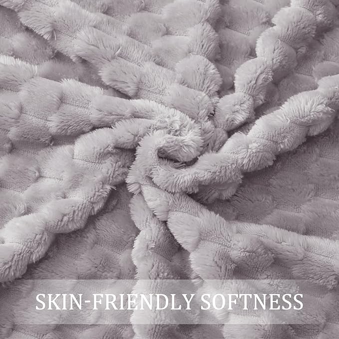 Exclusivo Mezcla Fleece King Blanket for Bed, Extra Large Fuzzy Light Grey Bed Blankets, Soft Cozy Plush Sofa Throws for All Seasons, 90x104 Inches