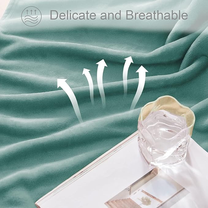 Exclusivo Mezcla Fleece Blanket Twin Size for Bed, Super Soft and Warm, All Season, Cozy, Plush, Lightweight, 90x66 Inches, Celadon