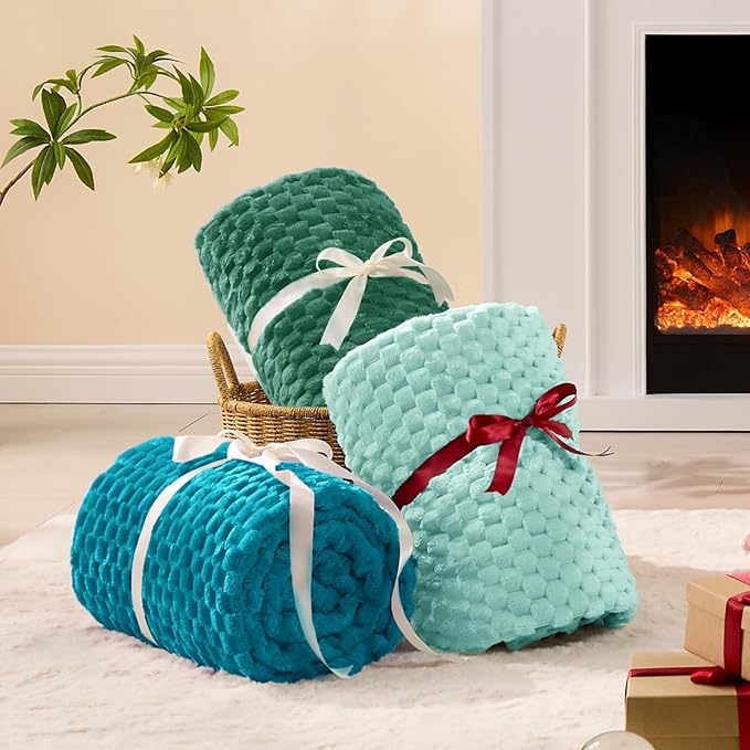 BEDELITE Fleece Throw Blanket for Couch & Bed - 3D Jacquard Decorative Dark Green Blanket, Super Soft and Cozy Warm Fuzzy Blanket All Seasons Suitable, 60x80Inches