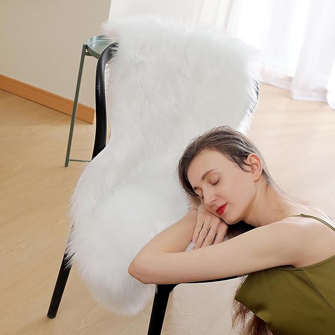 linmopm Faux Fur Rug Sheepskin Shag Fluffy Fuzzy White 2x3 ft Small Rugs for Bedroom Bedside Bed Floor Living Room Plush High-Density Cushion Carpet Super Sofa Cover