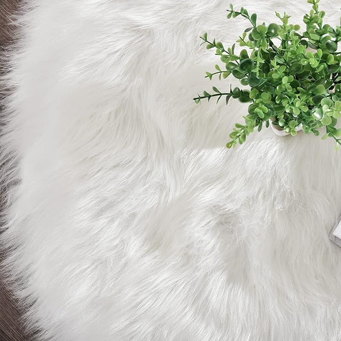 Latepis White Round Rug 6.7 ft, Faux Fur Sheepskin Circle Rug for Living Room, Fluffy Washable Rug for Bedroom, Teen Room, Dorm, Cute Room Décor