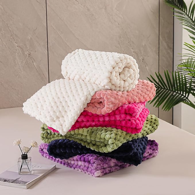Exclusivo Mezcla Fleece Queen Blanket for Bed, Extra Large Fuzzy Light Grey Bed Blankets, Soft Cozy Plush Sofa Throws for All Seasons, 90x90 Inches