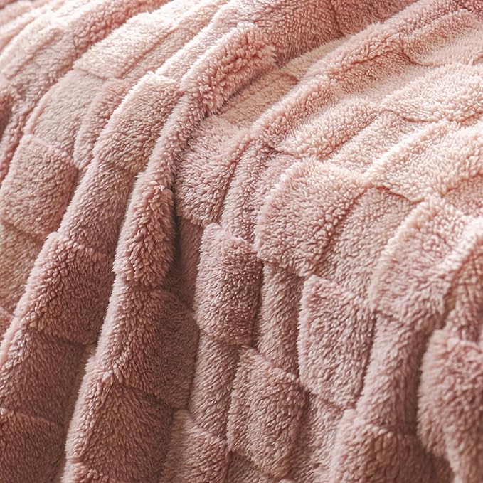 Exclusivo Mezcla Queen Size Flannel Fleece Blanket, Super Soft and Warm Lightweight Checkered Pattern Blankets for All Seasons, 90x90 Inches, Pink
