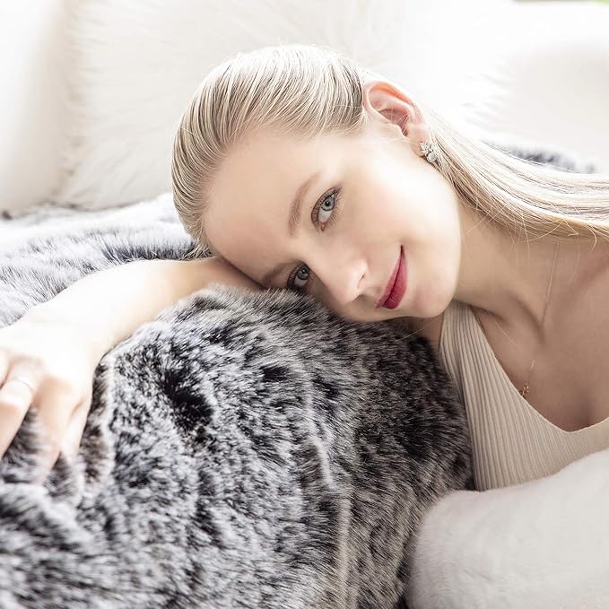 Ashler HOME DECO Soft Fox Faux Fur Chair Couch Cover Area Rug for Bedroom Floor Sofa Living Room Black White 3 x 3 Feet Round