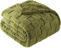 Exclusivo Mezcla King Size Flannel Fleece Blanket, Super Soft and Warm Lightweight Checkered Pattern Blankets for All Seasons, 90x104 Inches, Olive Green