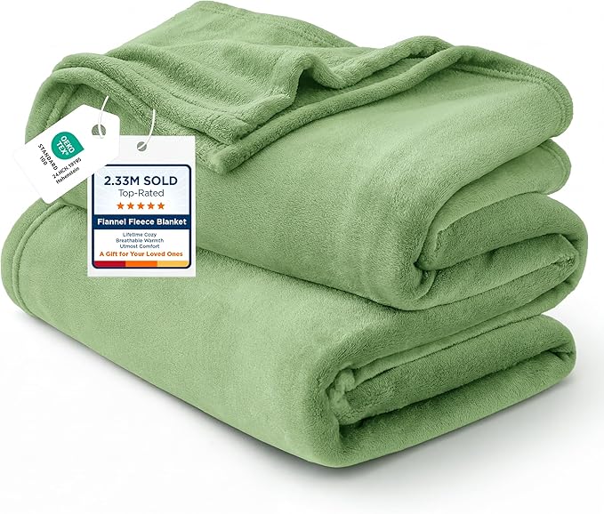 Bedsure GentleSoft Green Fleece Blankets Queen Size - Bed Blanket Soft Lightweight Plush Fuzzy Cozy Luxury Microfiber, Emerald, 90x90 inches