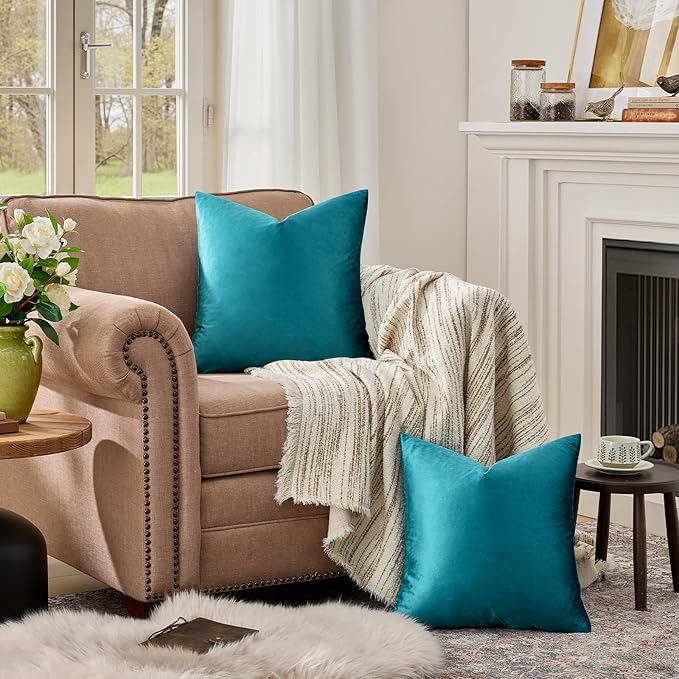 GIGIZAZA Décor Throw Couch Pillow Covers,Set of 2 Sofa Cushion Teal Peacock Green Pillow Covers,20 x 20 Pillow Velvet Cushion Covers