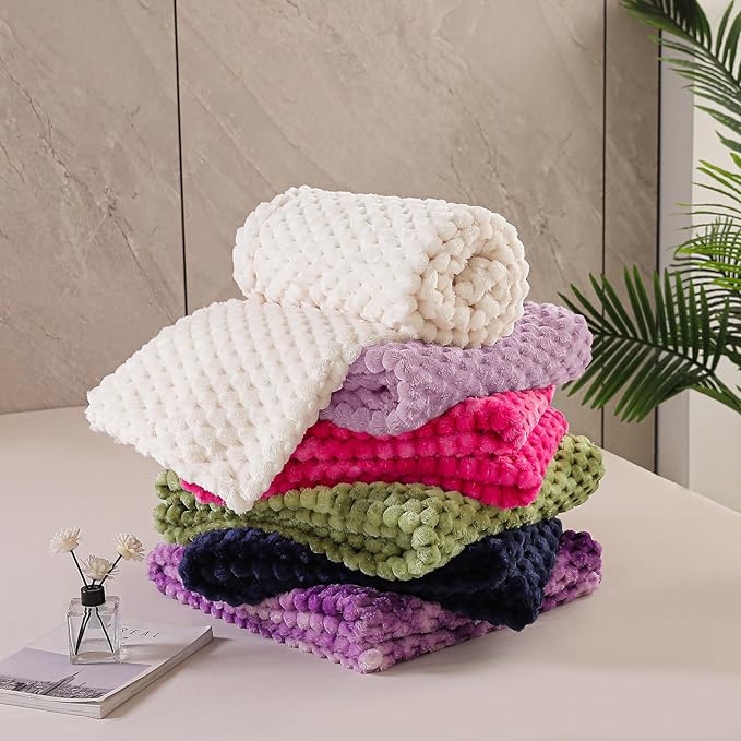 Exclusivo Mezcla Fleece Queen Blanket for Bed, Extra Large Fuzzy Lilac Purple Bed Blankets, Soft Cozy Plush Sofa Throws for All Seasons, 90x90 Inches