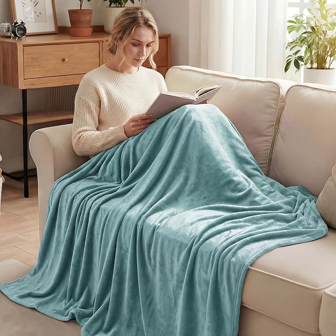Exclusivo Mezcla Fleece Blanket King Size for Bed, Super Soft and Warm, All Season, Cozy, Plush, Lightweight, 90x104 Inches, Celadon