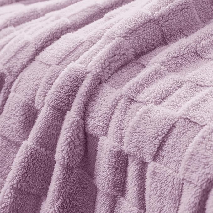 Exclusivo Mezcla Queen Size Flannel Fleece Blanket, Super Soft and Warm Lightweight Checkered Pattern Blanket for All Seasons, 90x90 Inches, Light Purple