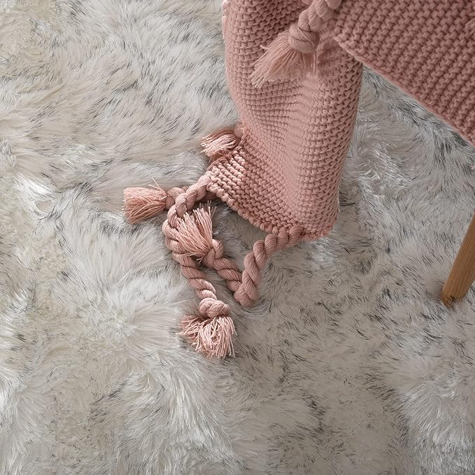 Goolela Round Sheepskin Rugs 4ft Circle Fluffy Faux Fur Rug Shaggy Rug for Bedroom Dorm Living Room Plush Shag - White with Grey Tips