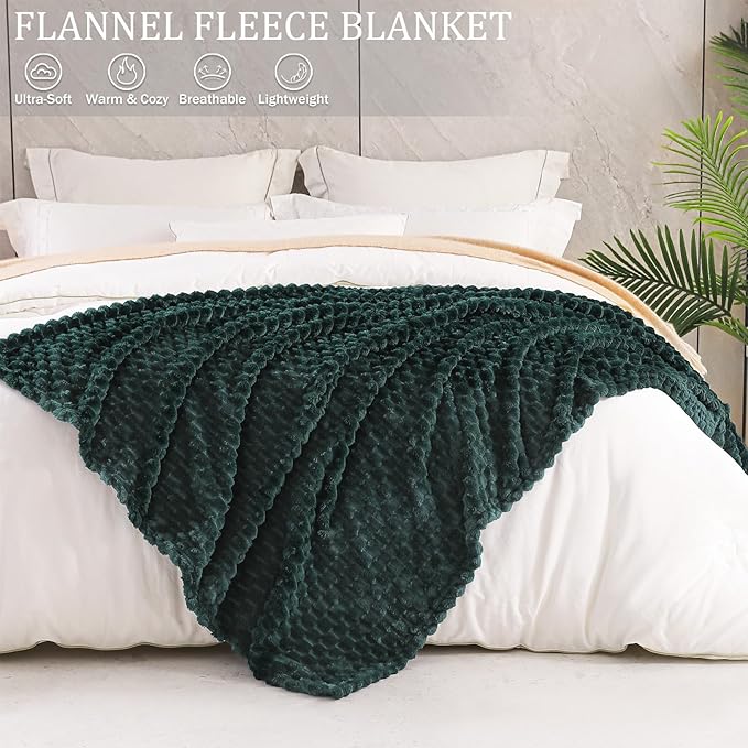Exclusivo Mezcla Fleece Throw Blanket for Couch, Extra Large Fuzzy Forest Green Bed Blankets, Soft Cozy Plush Sofa Throws for All Seasons, 50x70 Inches
