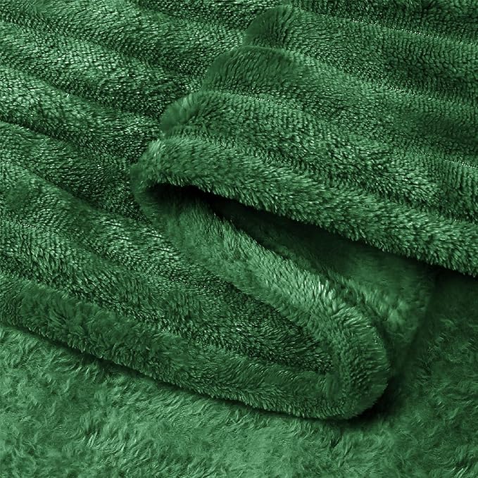 BEDELITE Fleece Blanket King Size – 3D Ribbed Jacquard Soft and Warm Decorative Fuzzy Blankets – Cozy, Fluffy, Plush Lightweight Throw Blankets for Couch, Bed, Sofa(Green, 108x90 inches)