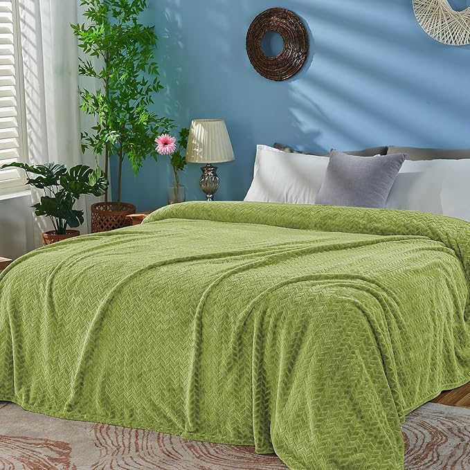 inhand Sage Green Fleece King Blanket for Bed, Super Soft Flannel Cozy Blankets for Adults, Lightweight Leaves Pattern Fuzzy Blanket for Office,Warm Plush Blankets for All Season, 90x108 Inches