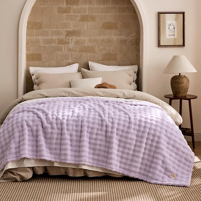 Bedsure 3D Fleece Bubble Blanket - GentleSoft Purple King Blanket for Bed Sofa Room Decor - Luxury Soft Cozy Gifts for Kids Girls, Lightweight, All Seasons, Light Purple, 108"×90"