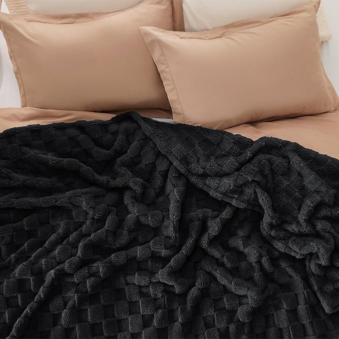 Bedsure GentleSoft King Size Blanket for Bed - Super Soft Cozy Blankets for Kids Girls, Large Fuzzy Fleece Throw for Bedroom Decor, Black,108x90 Inches